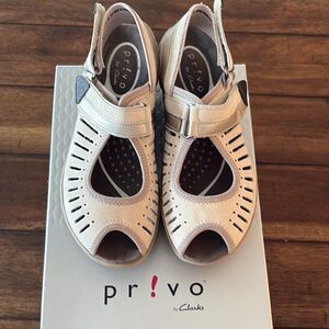 Privo by Clarks Beige Sandals Women’s Sz 5